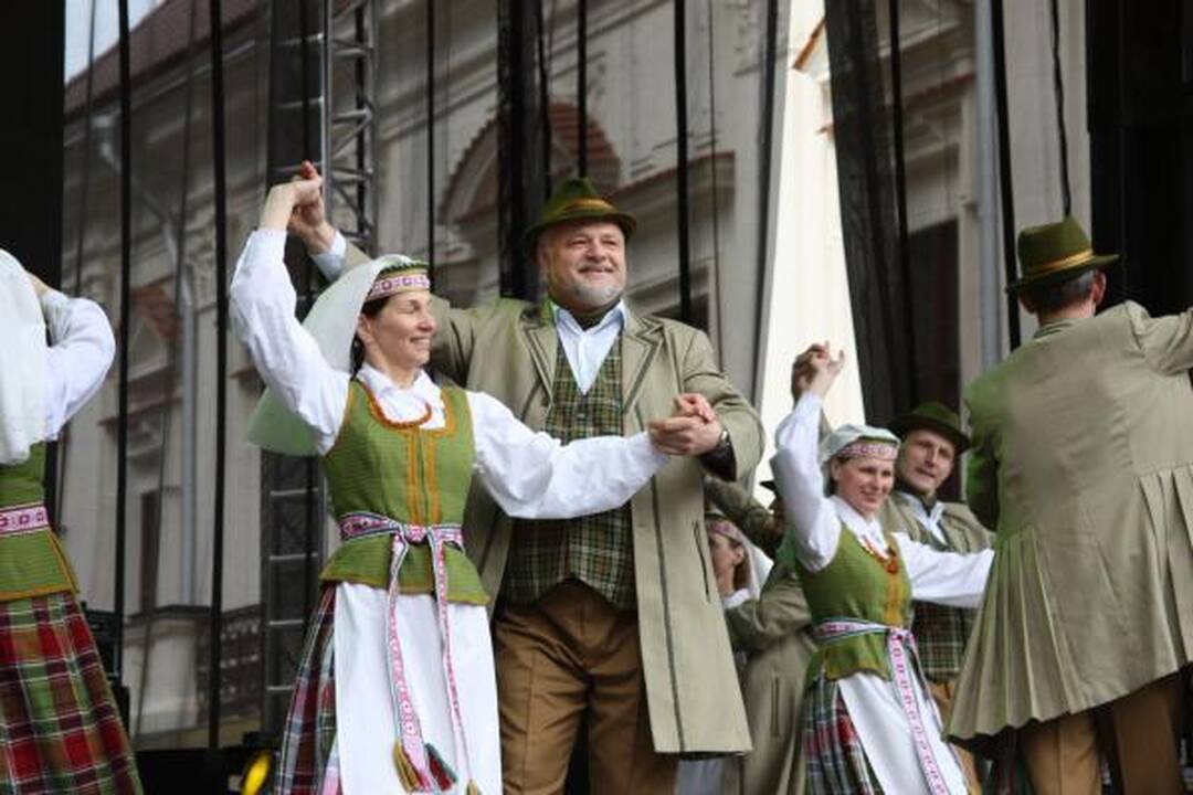 Dalis miestiečių iš šventės grįžo su popieriniais žibintais