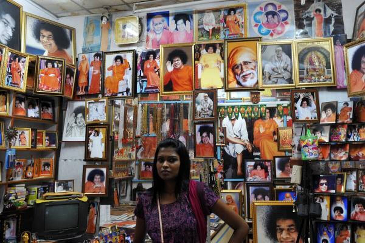 Indijos politikai reiškia paskutinę pagarbą dvasiniam lyderiui Sai Babai