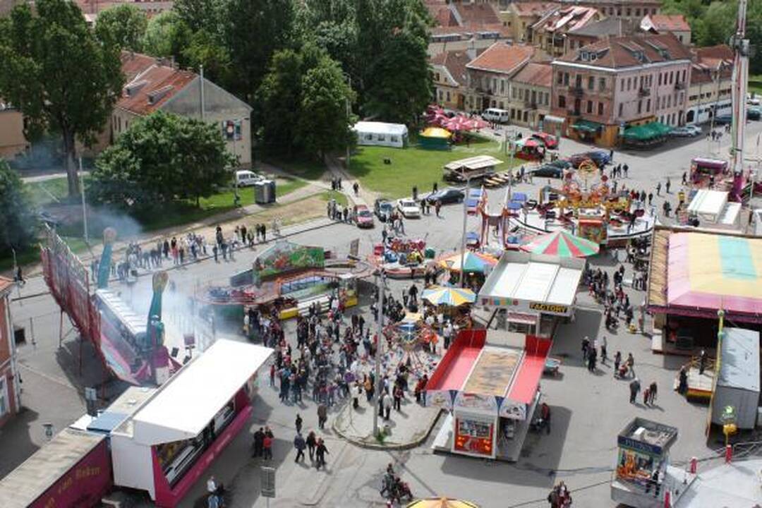 Dalis miestiečių iš šventės grįžo su popieriniais žibintais