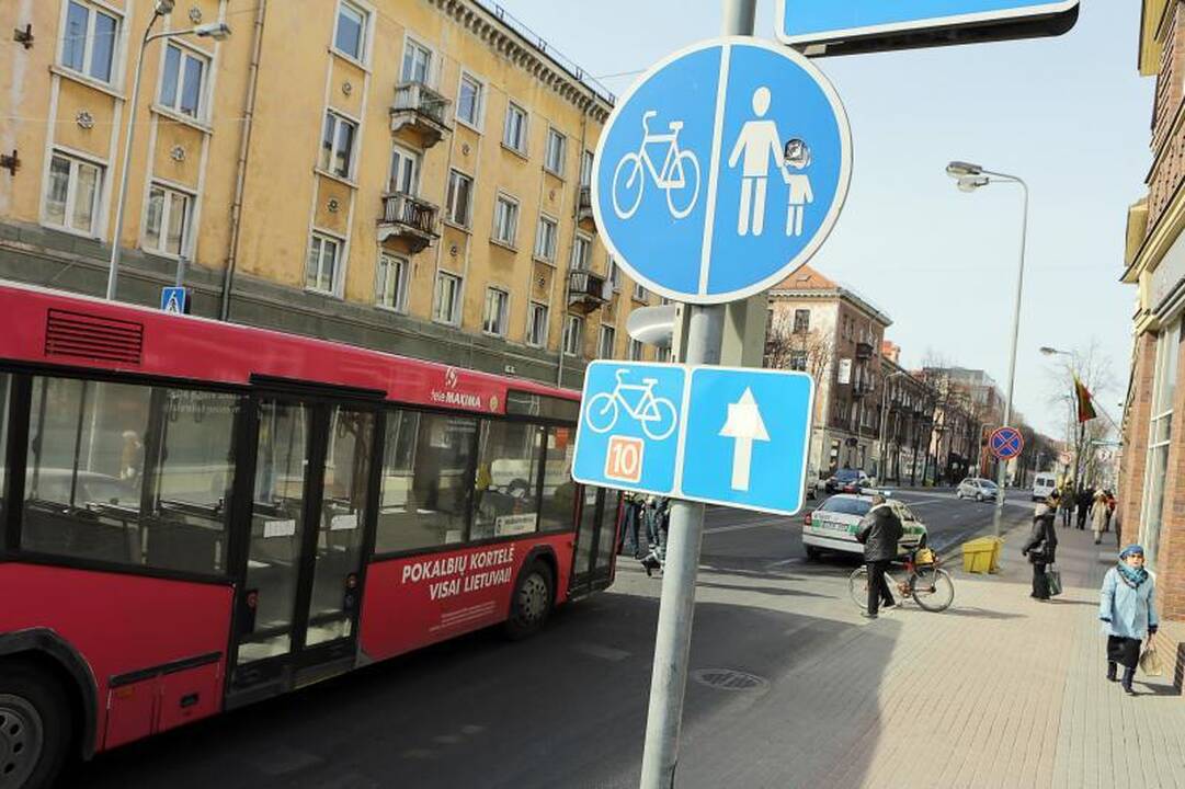 Klaipėdoje autobusas perėjoje nutrenkė mergaitę (papildyta)
