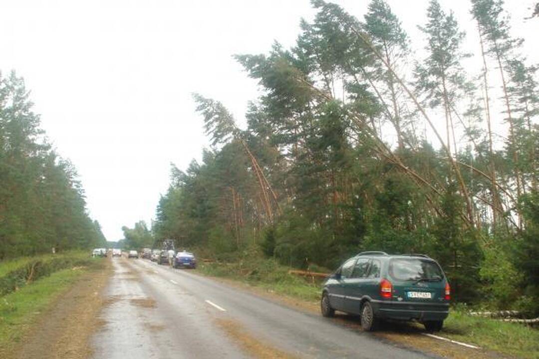 Škvalas pasiglemžė mažiausiai 4 žmonių gyvybes (patikslinta)