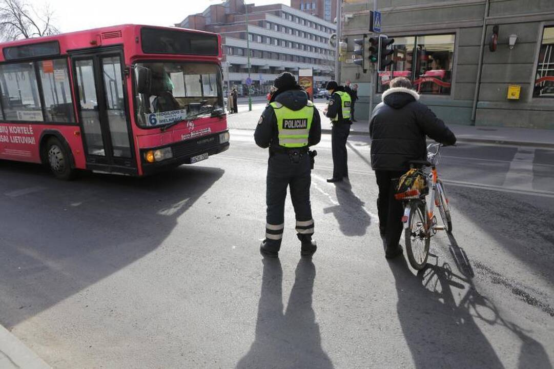 Klaipėdoje autobusas perėjoje nutrenkė mergaitę (papildyta)