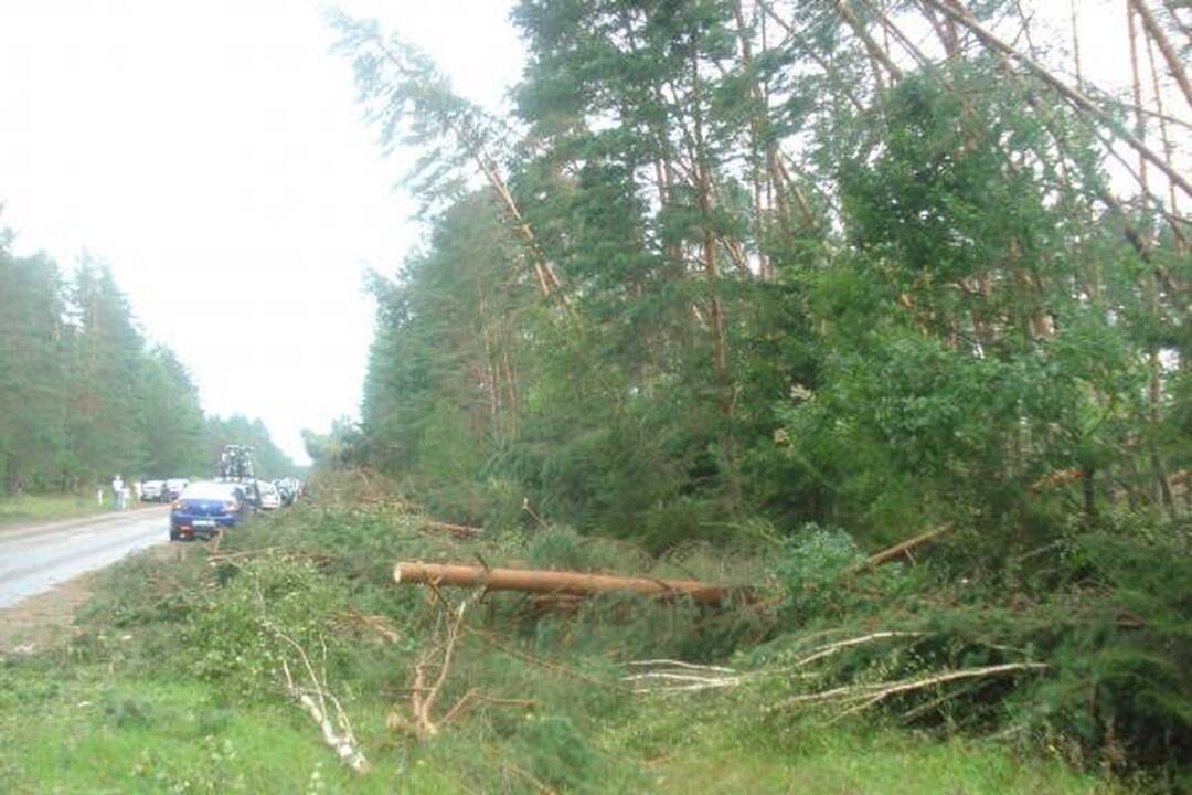 Škvalas pasiglemžė mažiausiai 4 žmonių gyvybes (patikslinta)