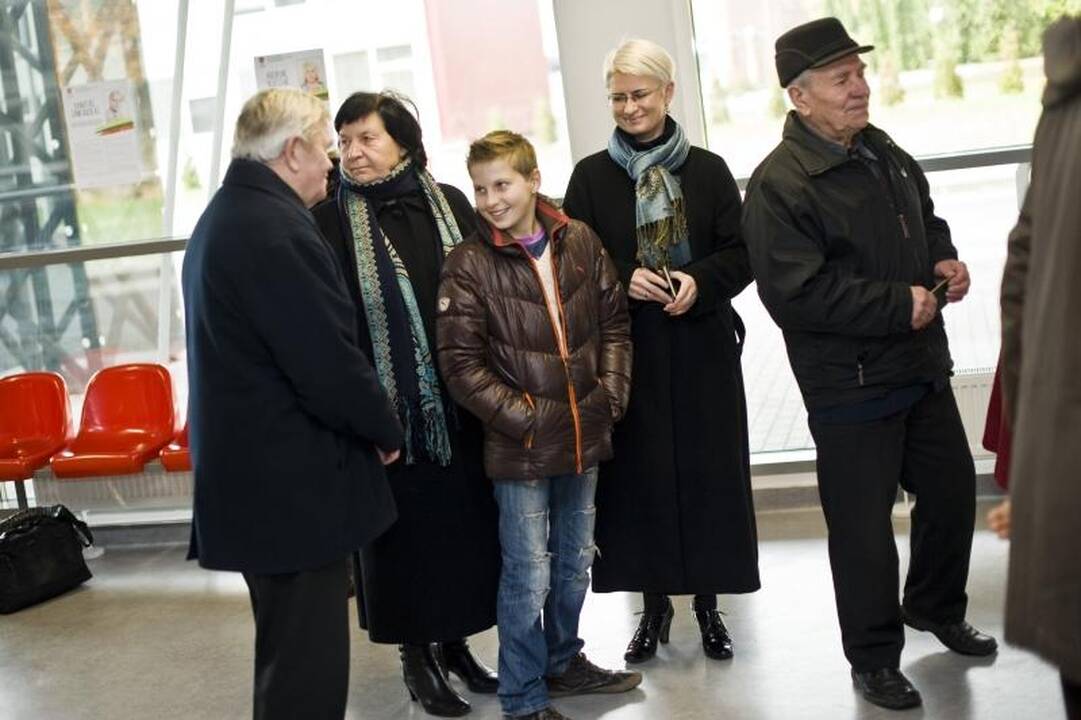 Kauniečiai balsuoti pradėjo anksti, bet vangiai
