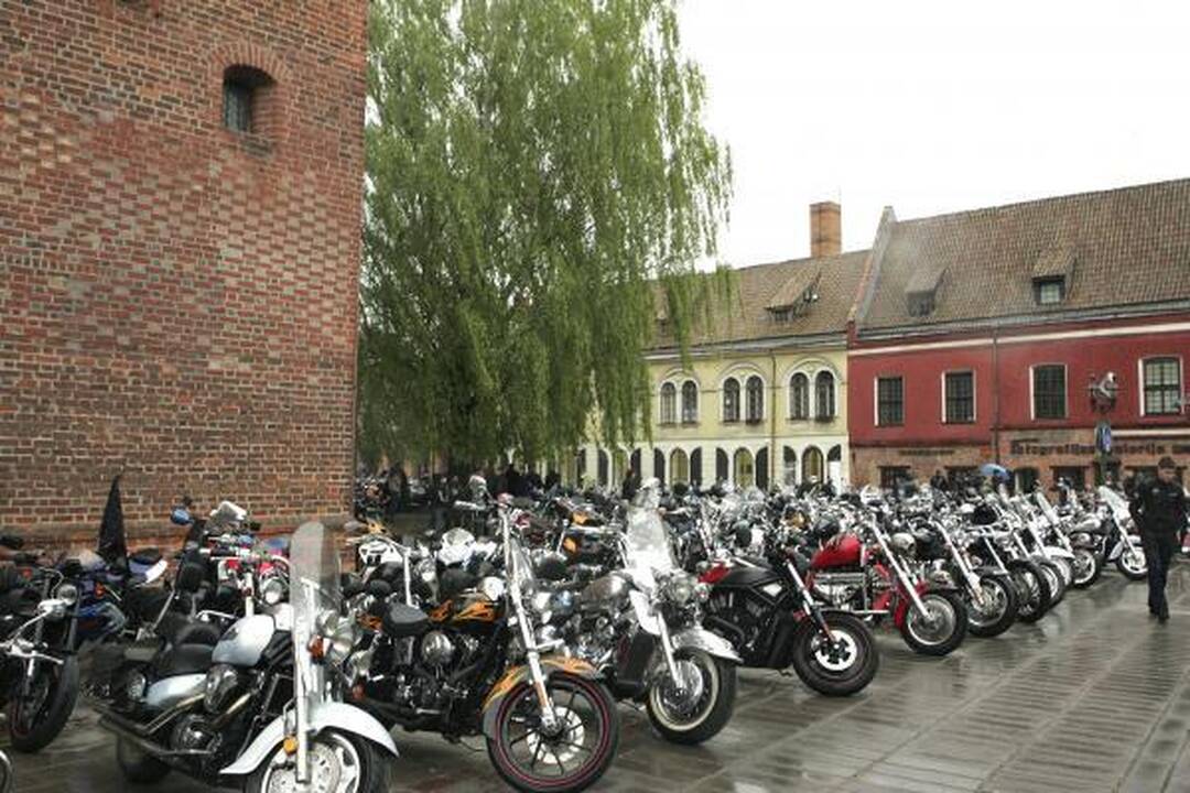 Baikerių sezono atidarymą didžioji dalis kauniečių šventė namie