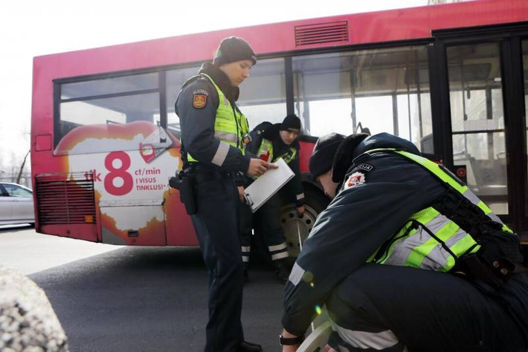 Klaipėdoje autobusas perėjoje nutrenkė mergaitę (papildyta)
