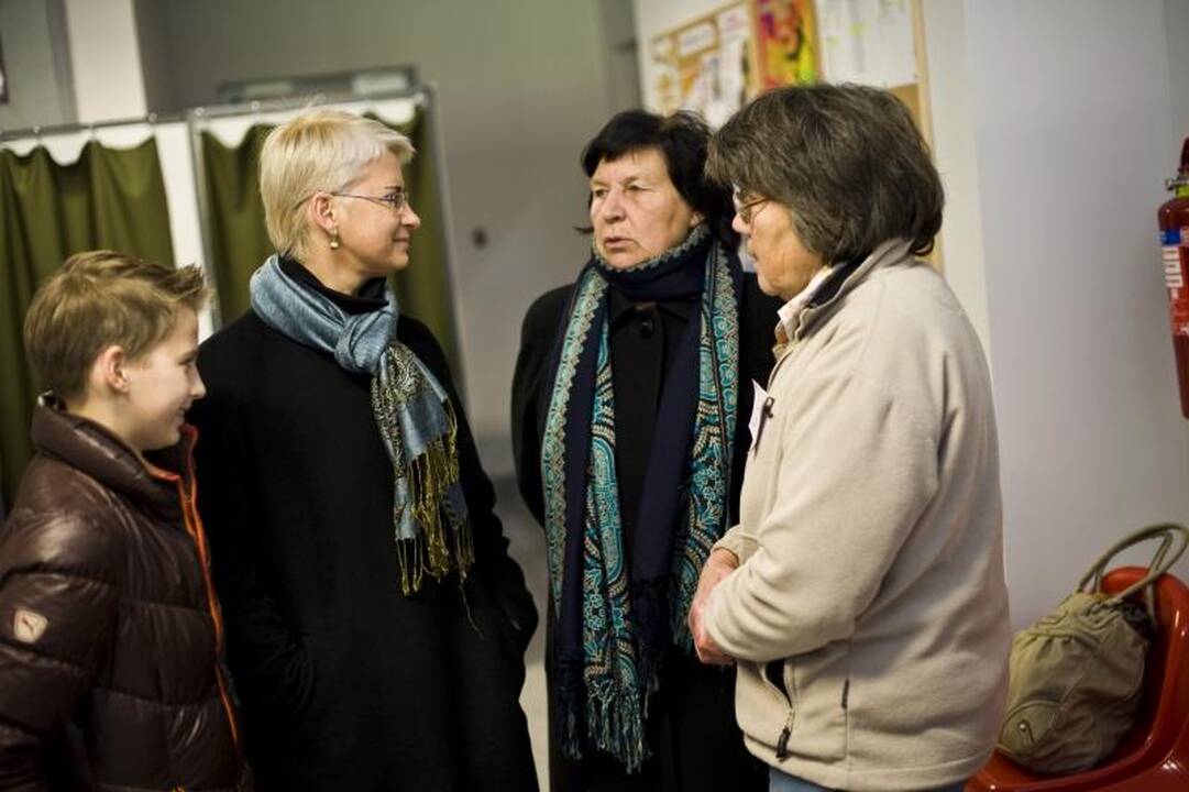 Kauniečiai balsuoti pradėjo anksti, bet vangiai