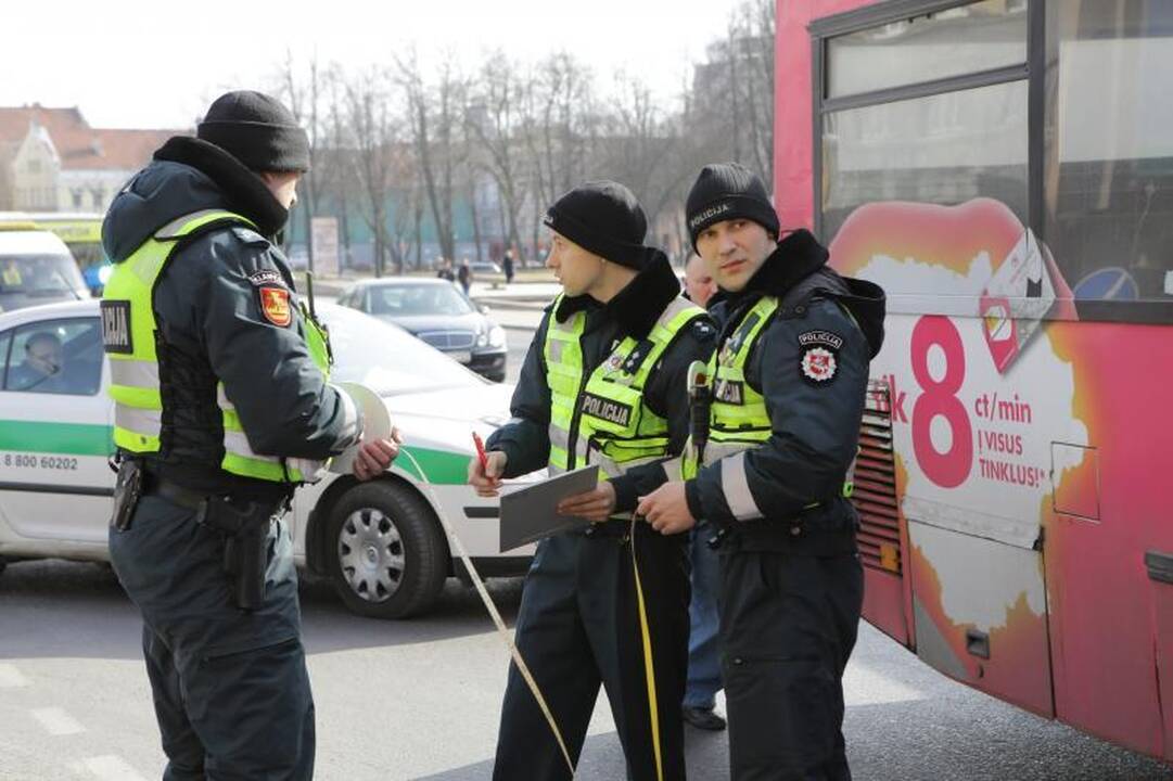 Klaipėdoje autobusas perėjoje nutrenkė mergaitę (papildyta)