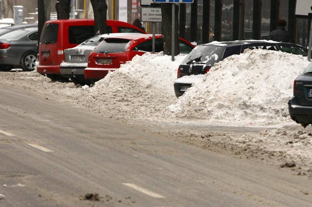 Sniego kalnus išveš tik iš kelių gatvių 