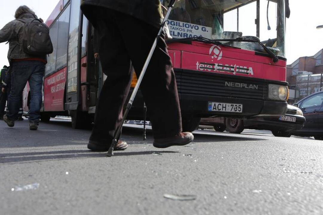 Klaipėdoje autobusas perėjoje nutrenkė mergaitę (papildyta)