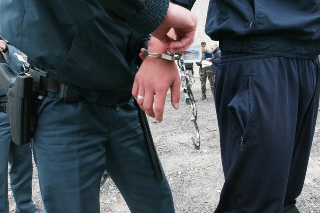 Kretingiškis į policininkus šaudė iš melioracijos griovio