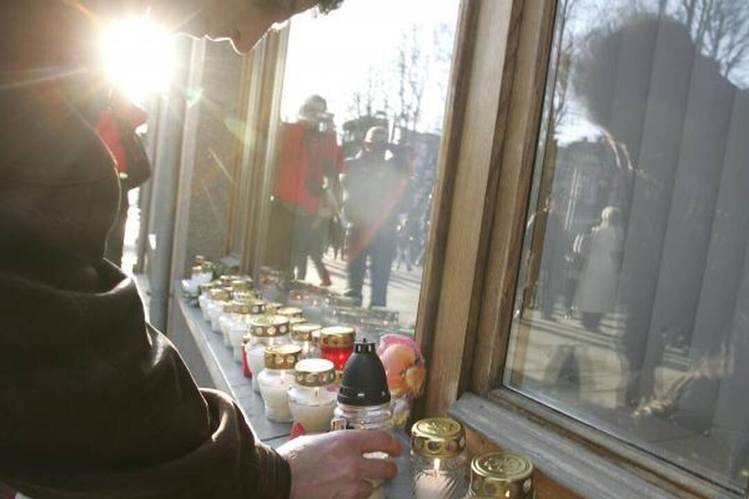 Kauniečiai tyliu susibūrimu atsisveikino su D.Kedžiu