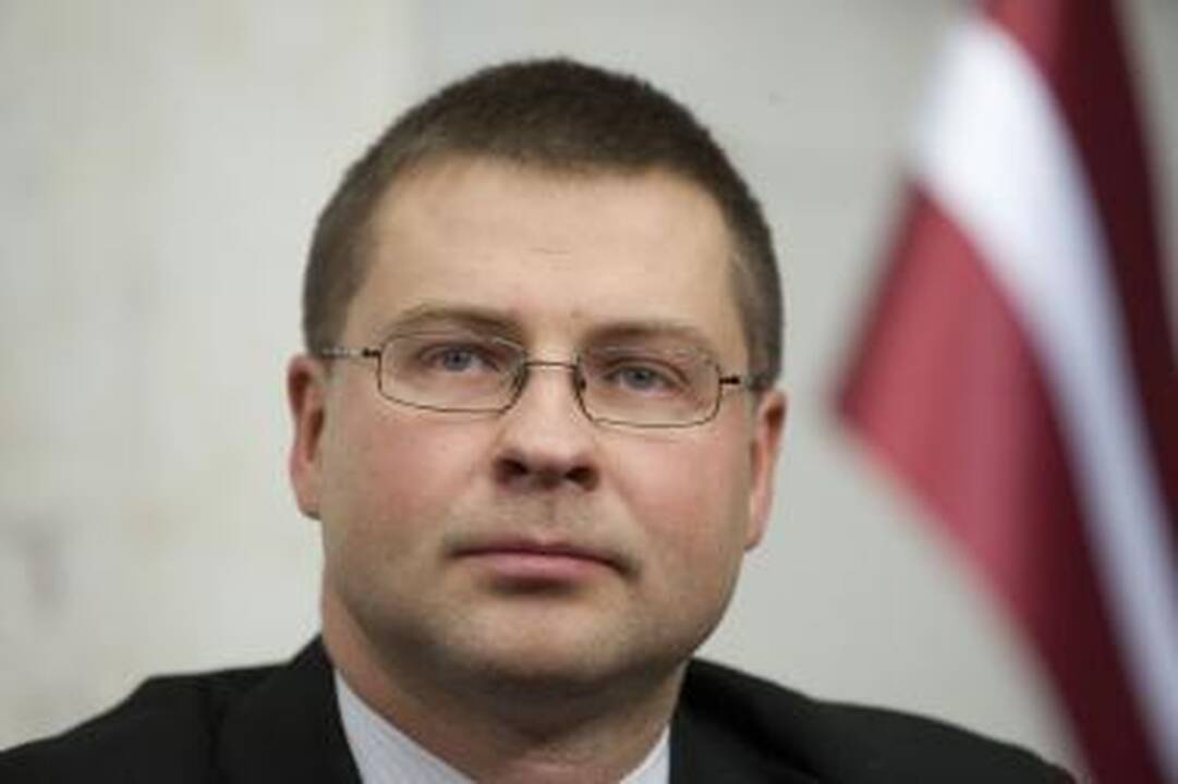 Latvijos parlamentas patvirtino naują Dombrovskio vyriausybę (papildyta)
