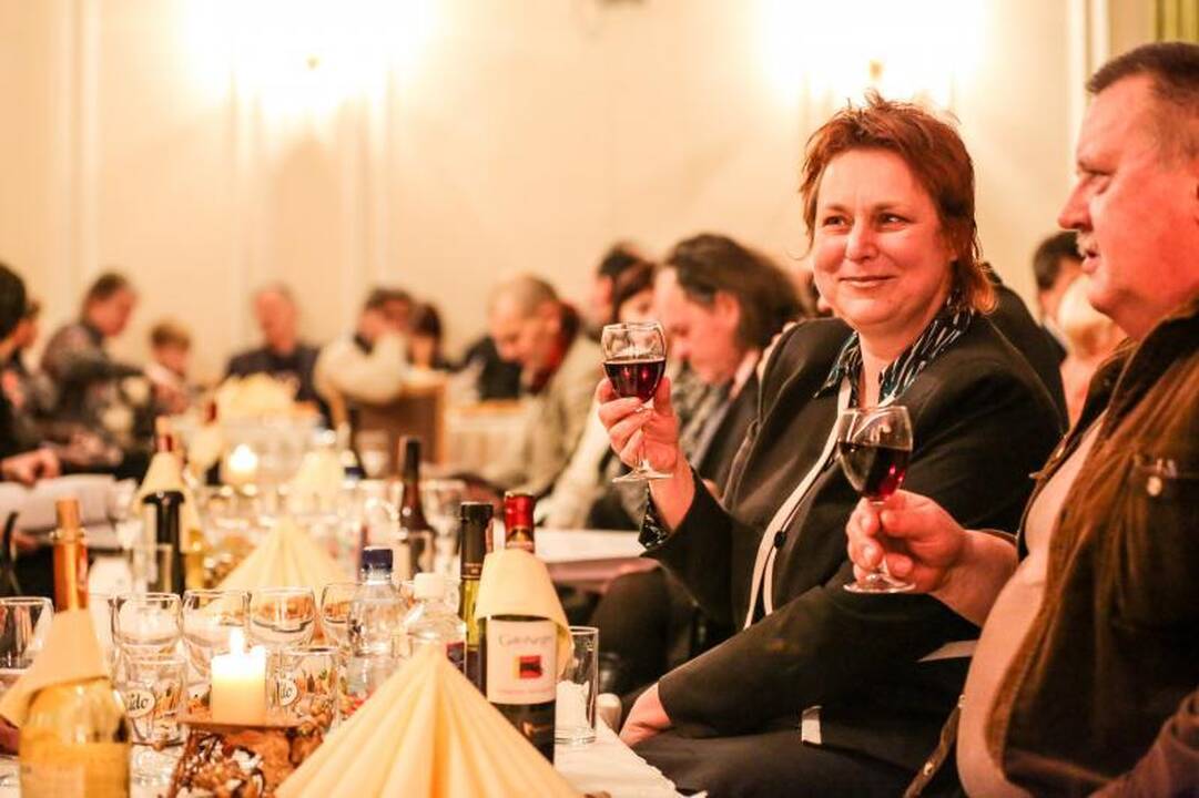 Įsimintiniausiam miesto menininkui D. Kajokui – dainos ir gėlės