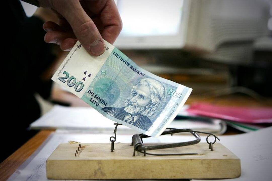 Politikų privalomų deklaruoti sandorių suma padidinta iki 10 tūkst. Lt