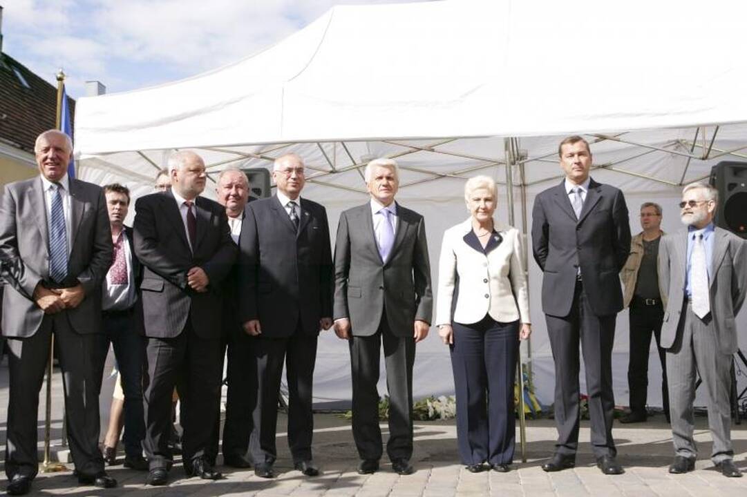Sostinėje atidengtas paminklas T.Ševčenkai