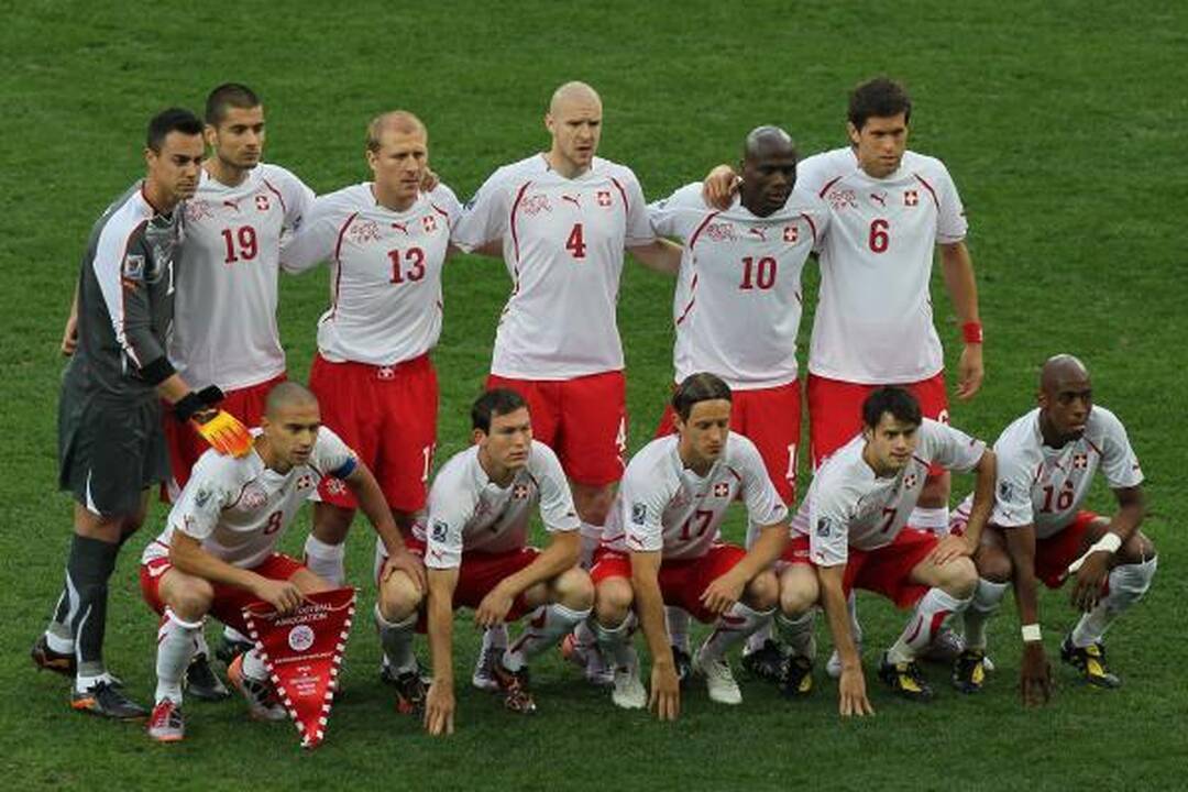 Šveicarai sensacingai parklupdė Europos čempionus ispanus