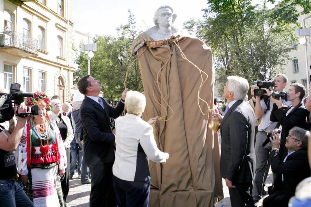 Sostinėje atidengtas paminklas T.Ševčenkai