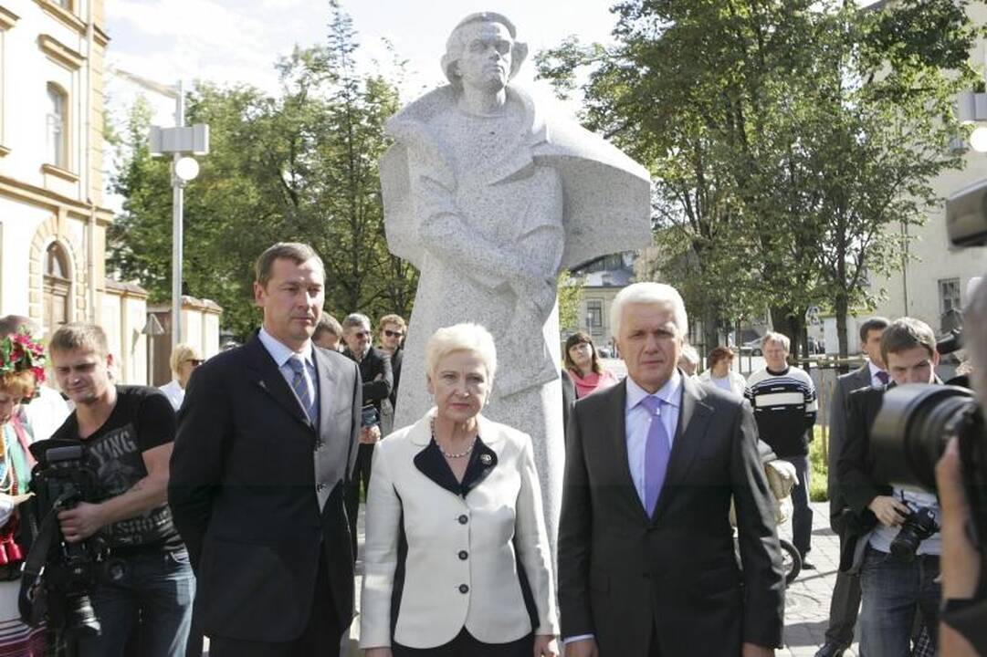 Sostinėje atidengtas paminklas T.Ševčenkai