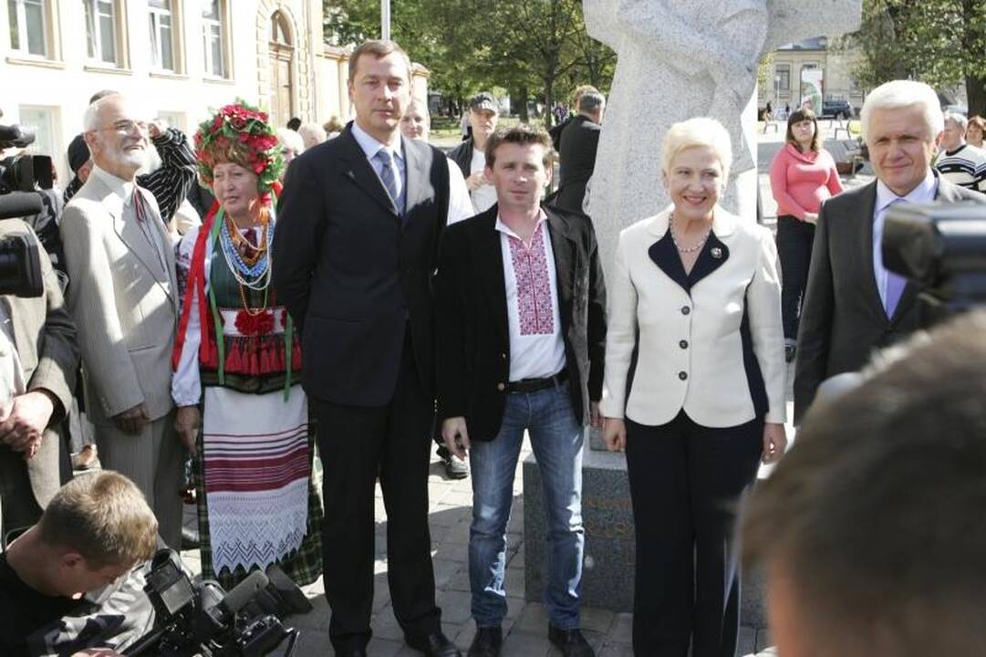 Sostinėje atidengtas paminklas T.Ševčenkai
