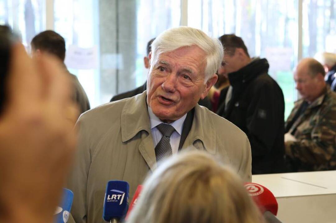 V. Adamkus: dabartinis Seimas manęs netenkino, balsavau už permainas