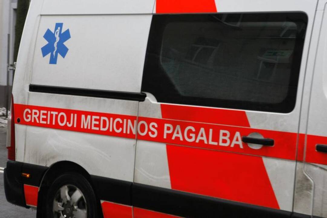 Vilniuje žuvo nuo prekybos centro stogo nukritęs jaunas vyras