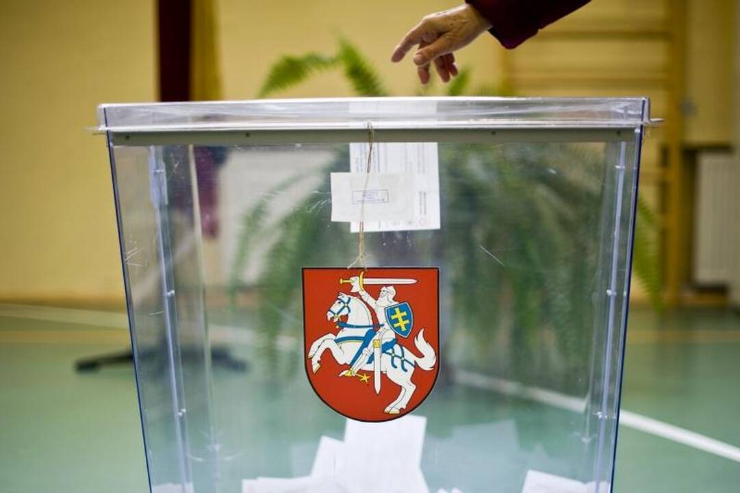 Kauniečiai balsuoti pradėjo anksti, bet vangiai