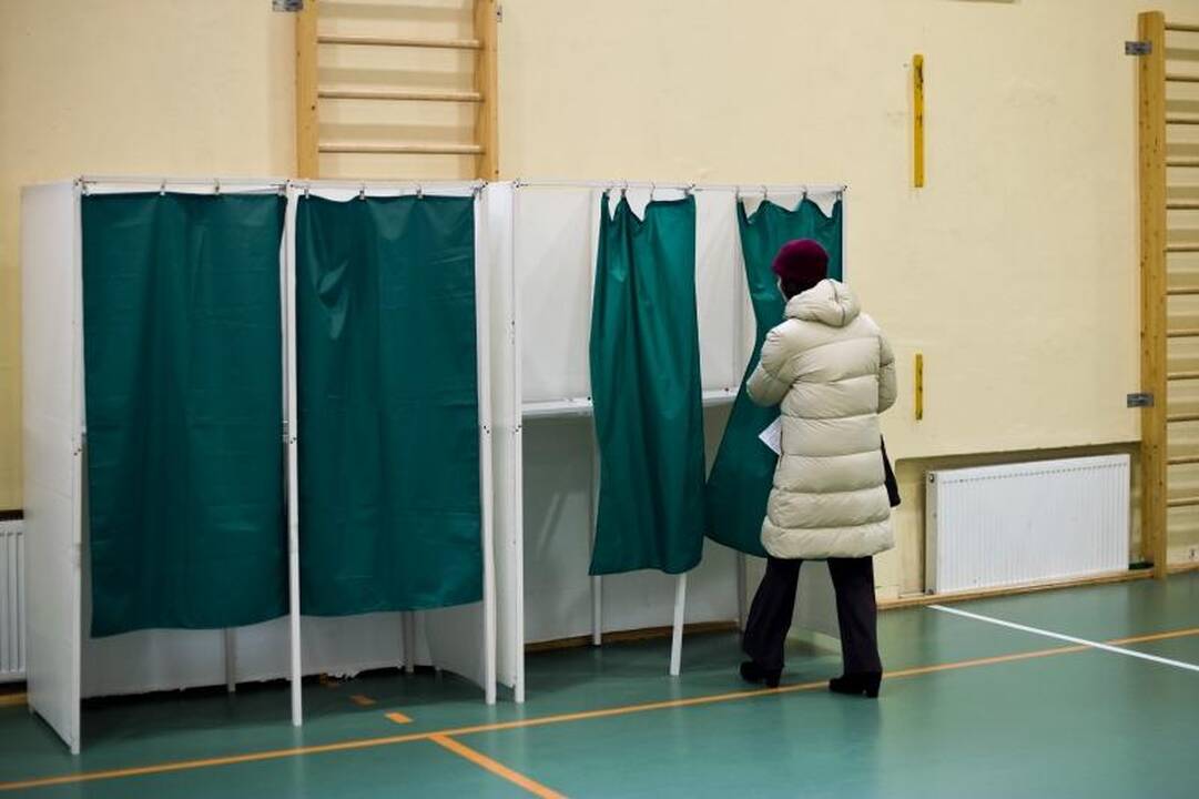 Kauniečiai balsuoti pradėjo anksti, bet vangiai