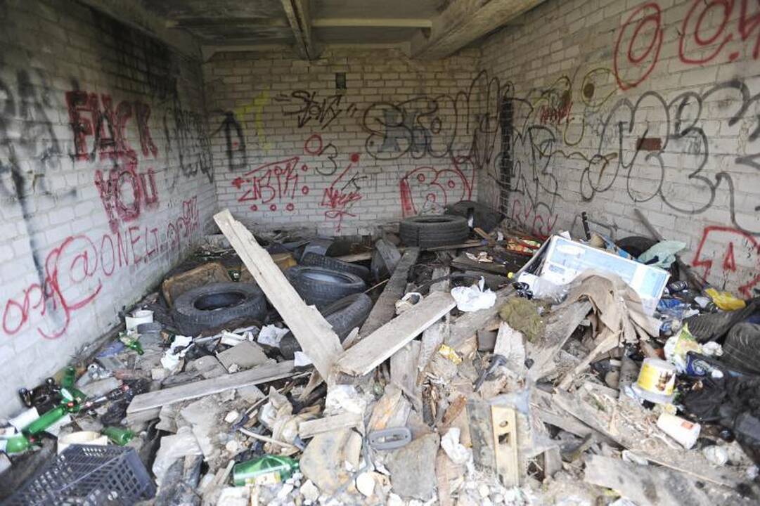 Kauno rajone garažą apšvarino per skylę sienoje