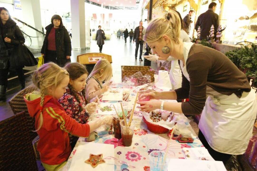 Klaipėdiečių vaikai veržėsi spalvinti meduolius
