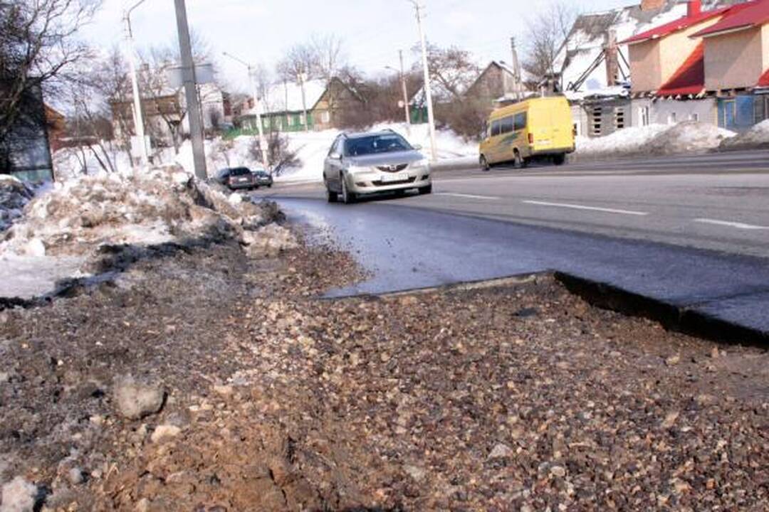 Tragiškoms ir duobėtoms Kauno gatvėms lopyti - skatikai