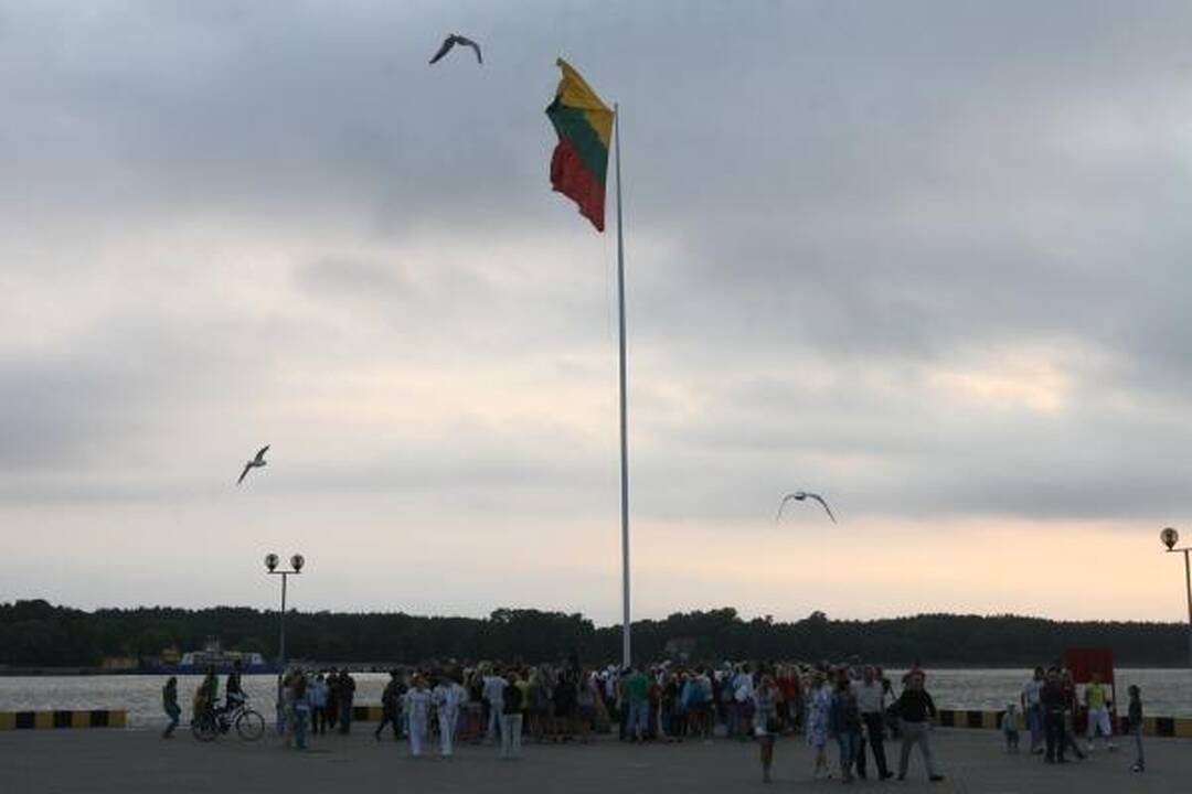 Kruizinių laivų terminale klaipėdiečiai giedojo himną