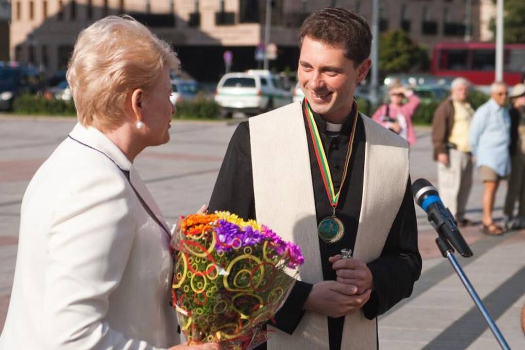 Prezidentė išlydėjo "Baltijos kelio" bėgimo dalyvius