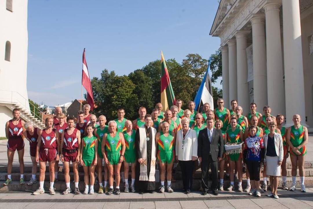 Prezidentė išlydėjo "Baltijos kelio" bėgimo dalyvius