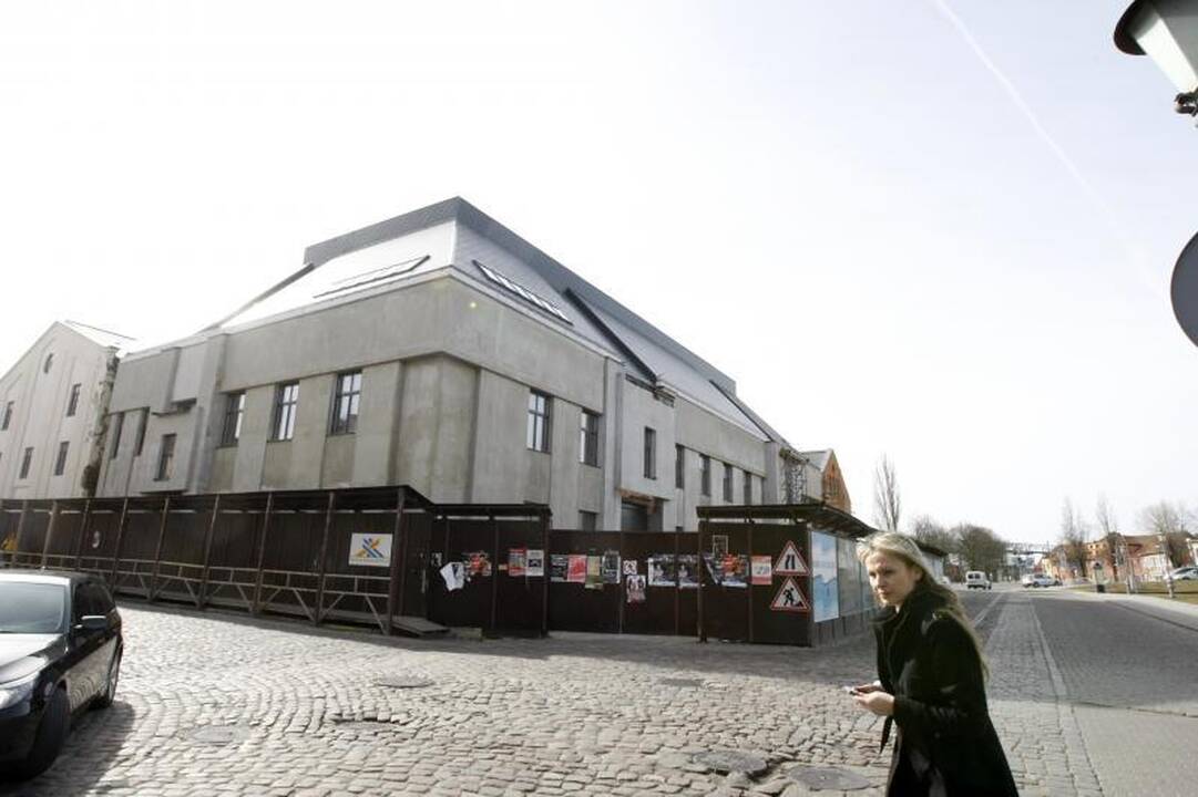 Klaipėdiečiai aktyviai rinkosi į statybos aikštele virtusį teatrą