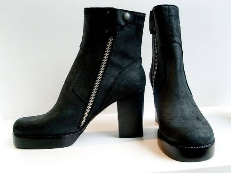 Ar leistumėte savo vyrui avėti 10 cm aukštakulnius batus?