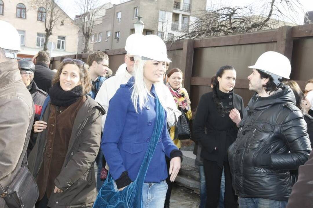 Klaipėdiečiai aktyviai rinkosi į statybos aikštele virtusį teatrą