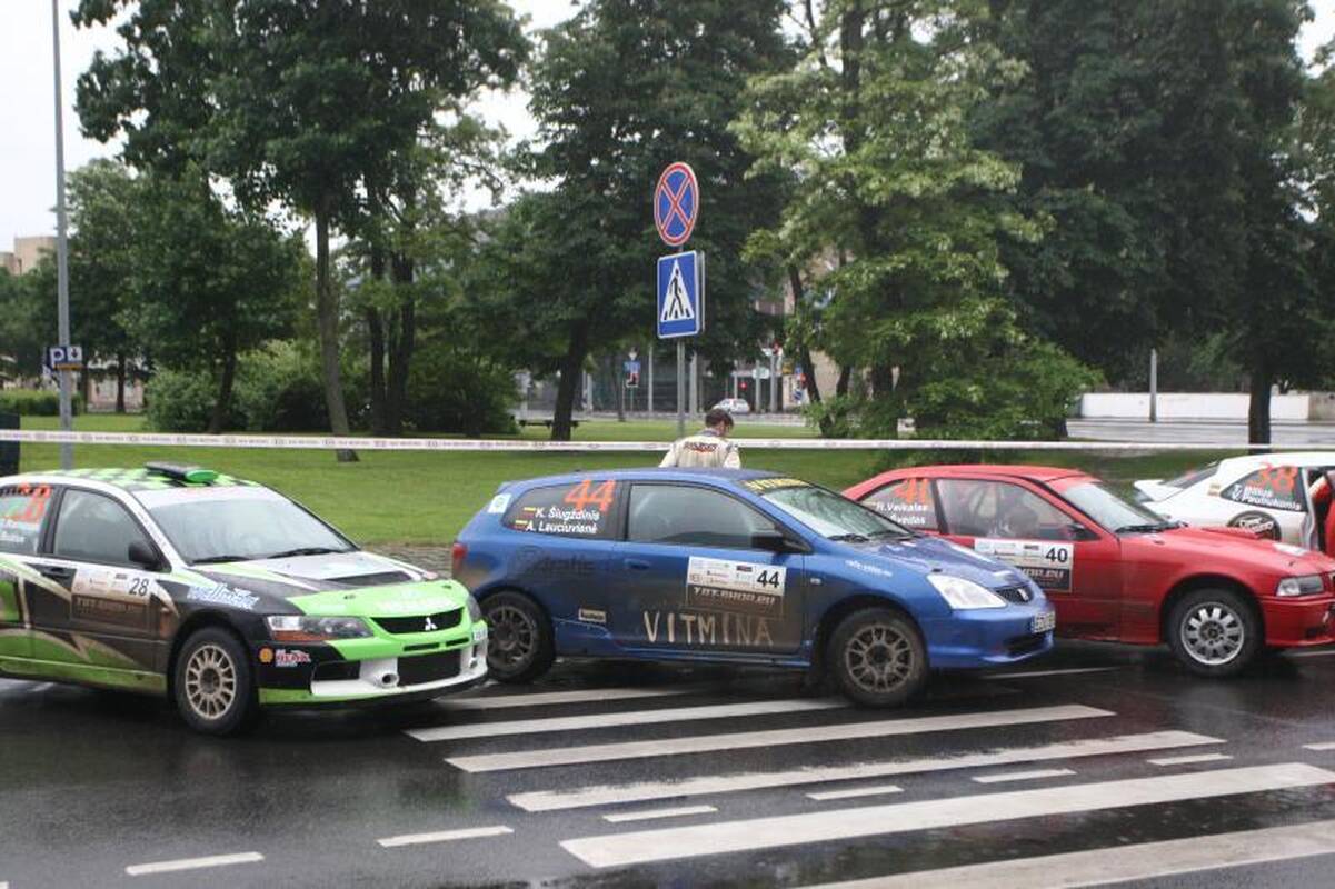 Moters gyvybę nusinešusią avariją „Vilniaus ralyje“ nufilmavo žiūrovai