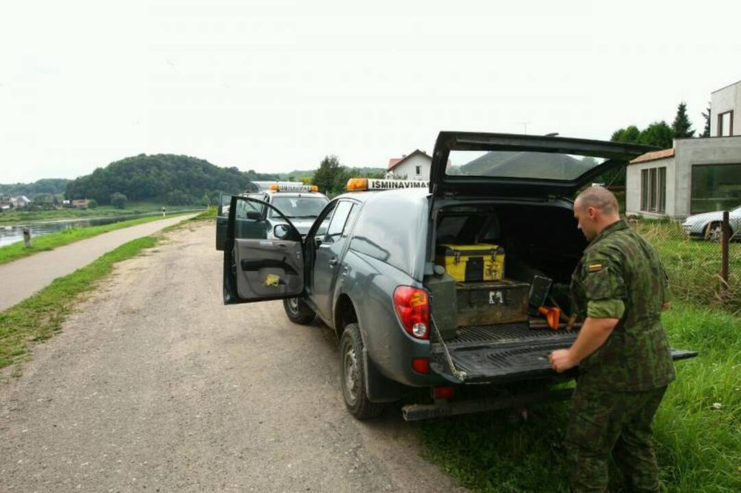 Nemune išminuotojai rado ne sprogmenį, o variklio dalį