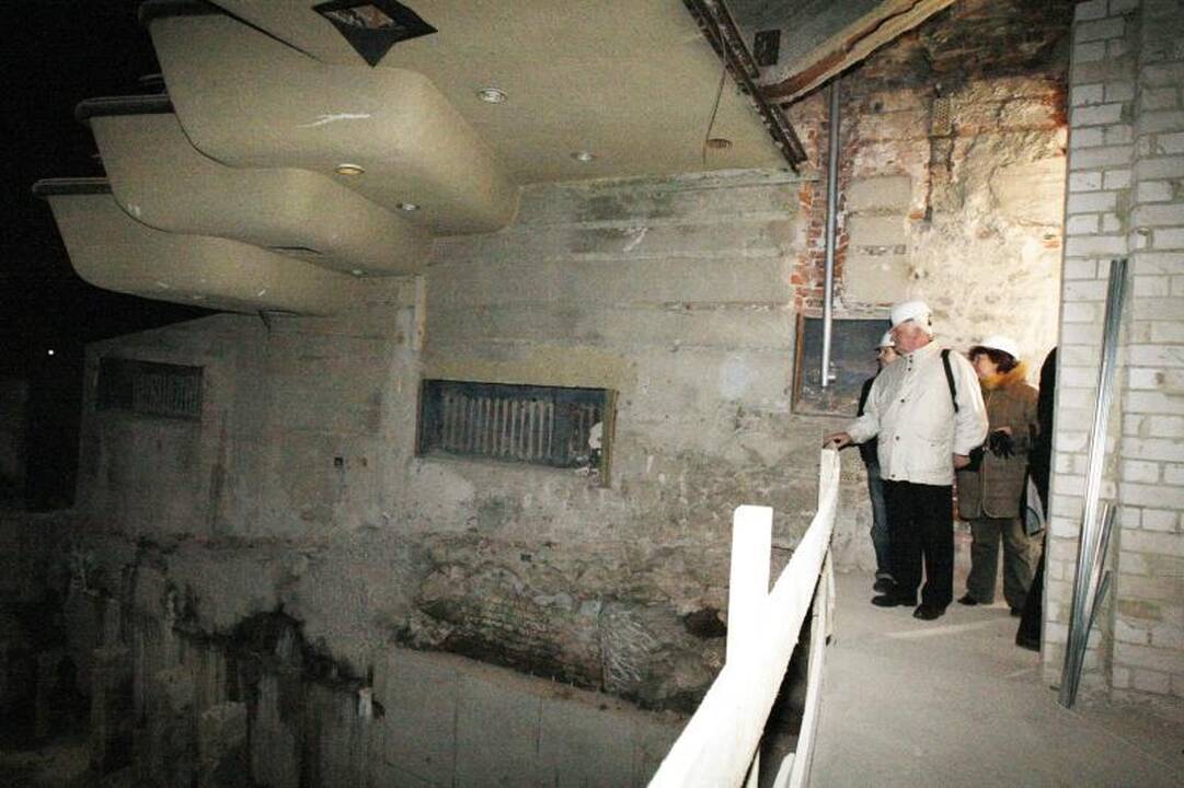 Klaipėdiečiai aktyviai rinkosi į statybos aikštele virtusį teatrą