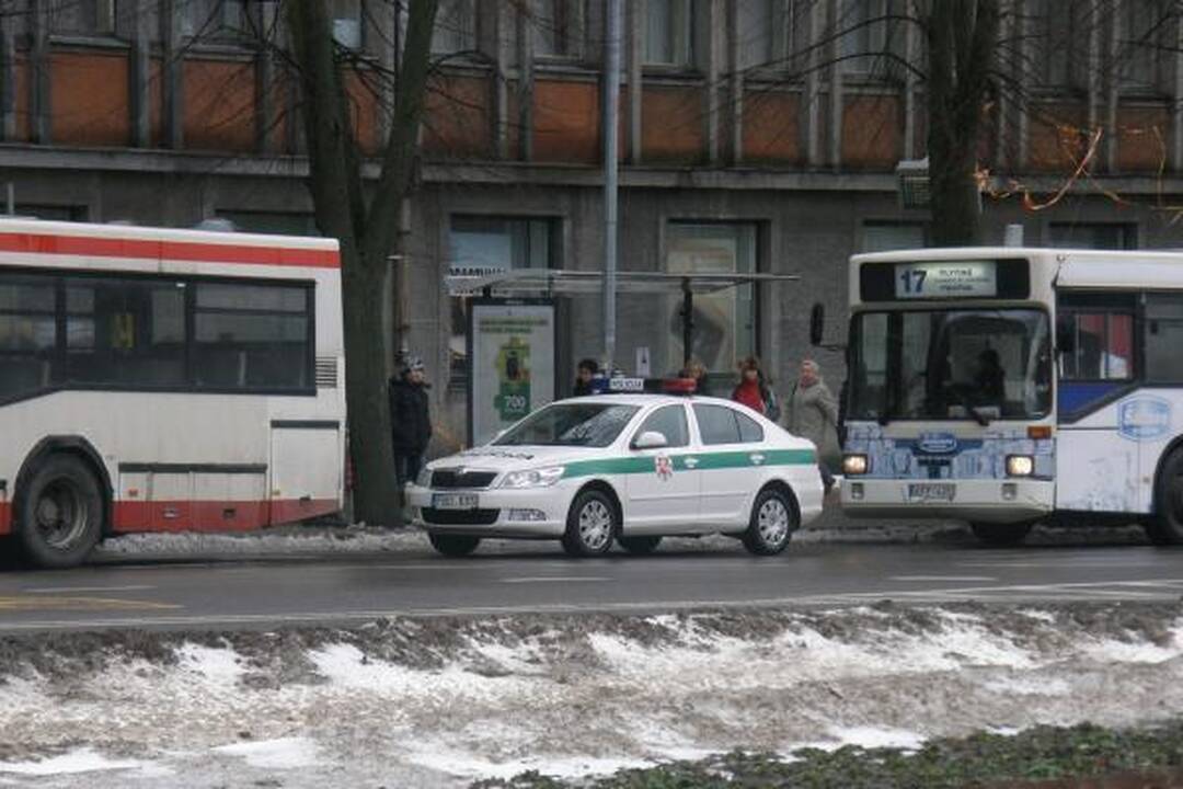 Autobuso durys prispaudė klaipėdietę