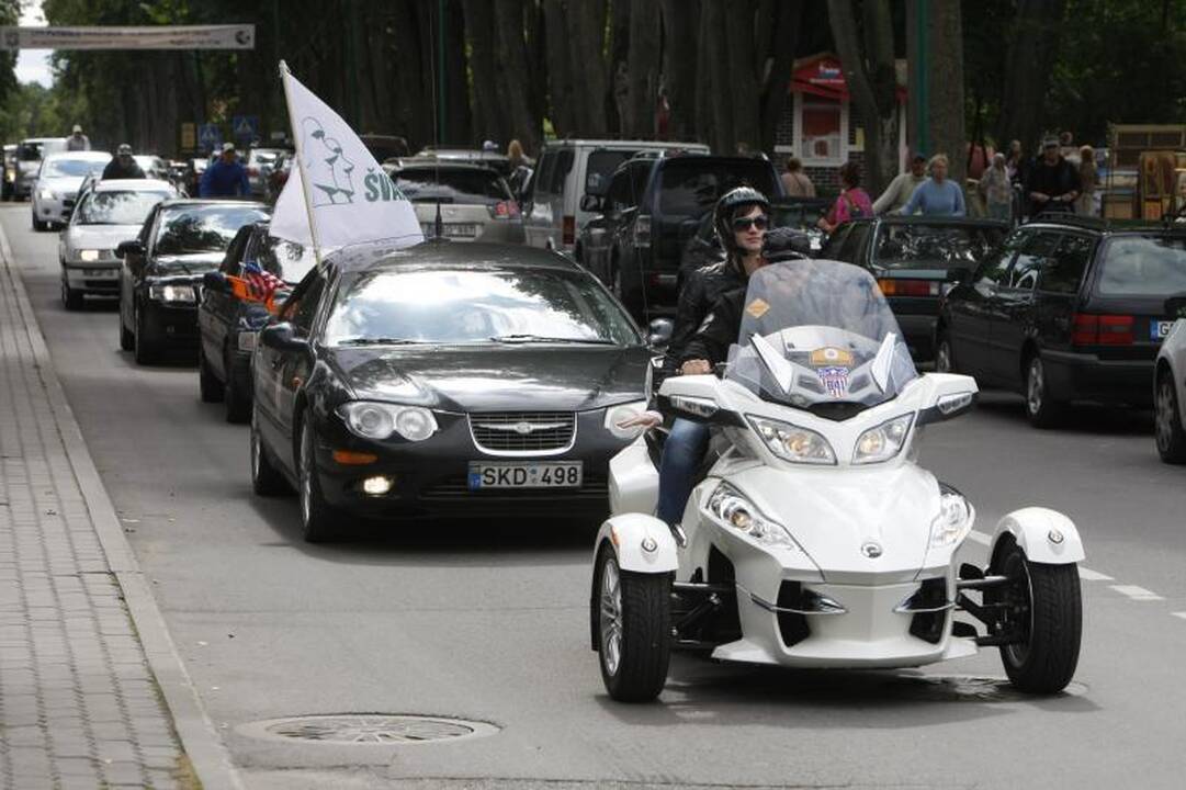 Palangą okupavo amerikietiški automobiliai