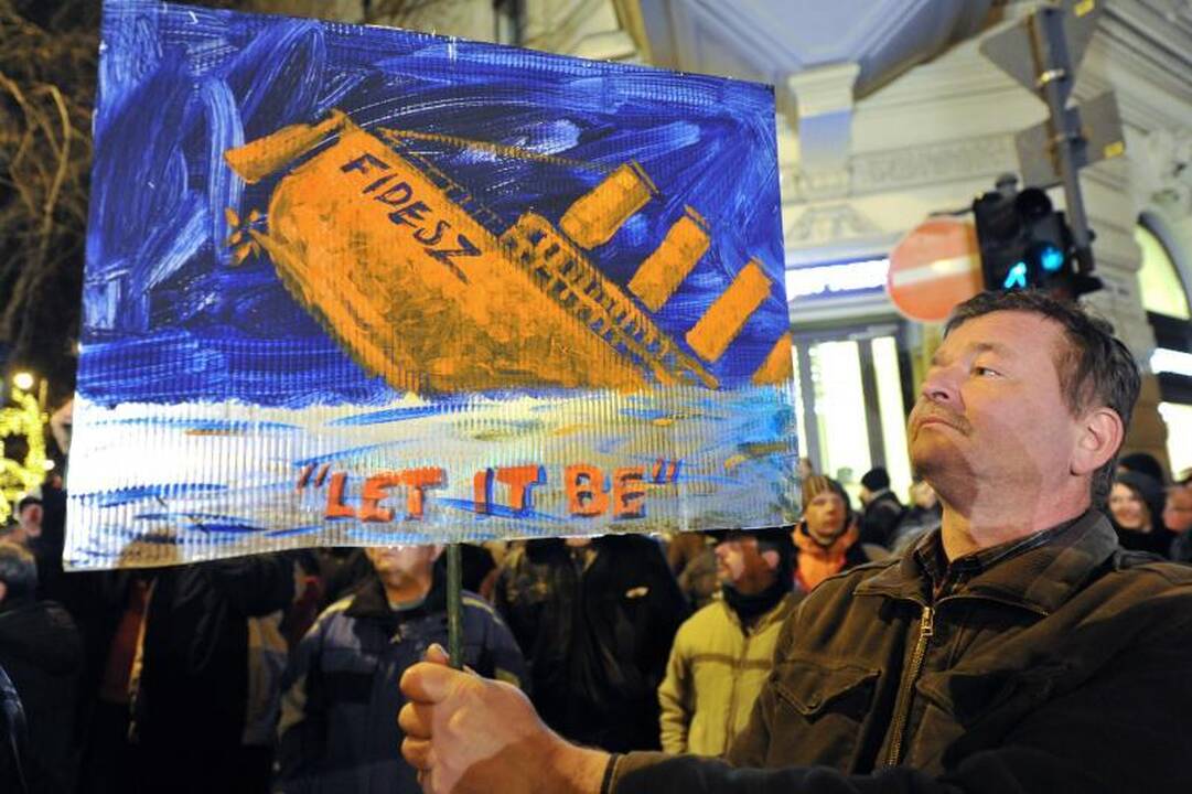 Vengrijoje vyko masiniai protestai prieš naująją konstituciją