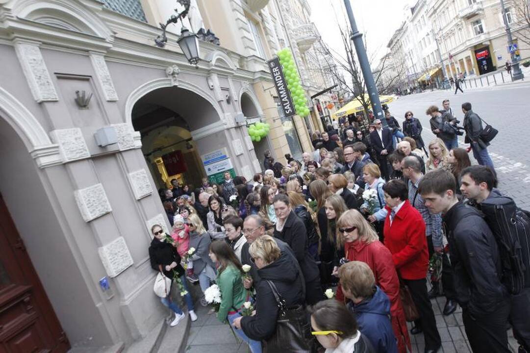 Krepšinio rungtynes ant ledo laimėjo Lietuvos rinktinė