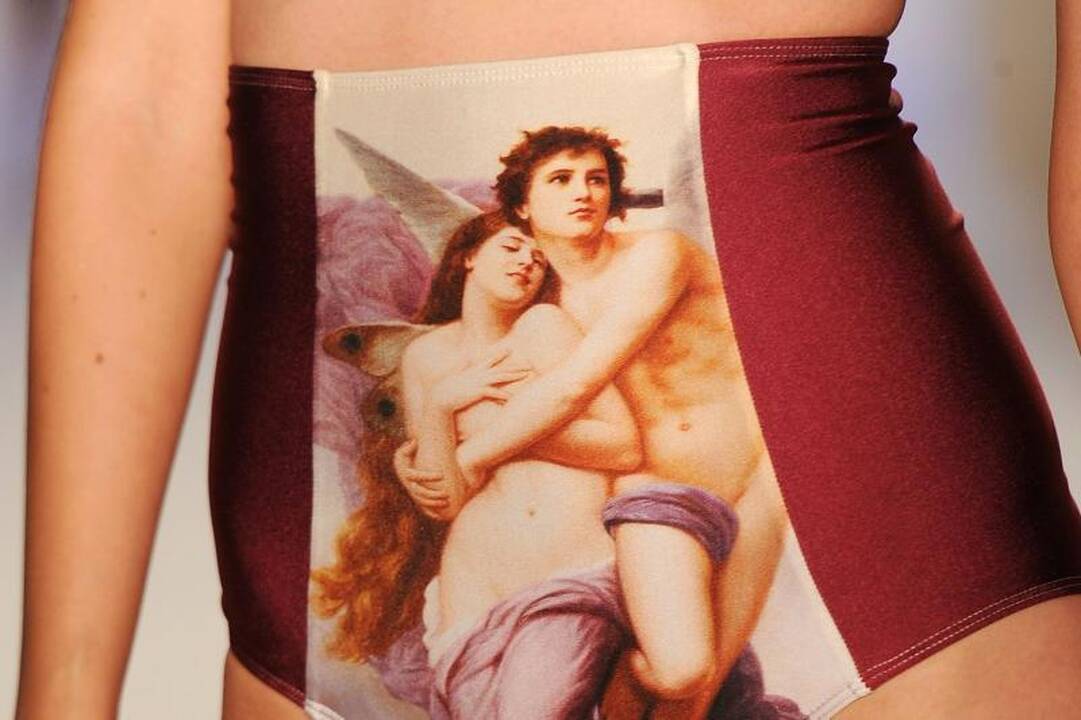 "Mercedes Benz" savaitė alsavo seksualiais maudymosi kostiumėliais