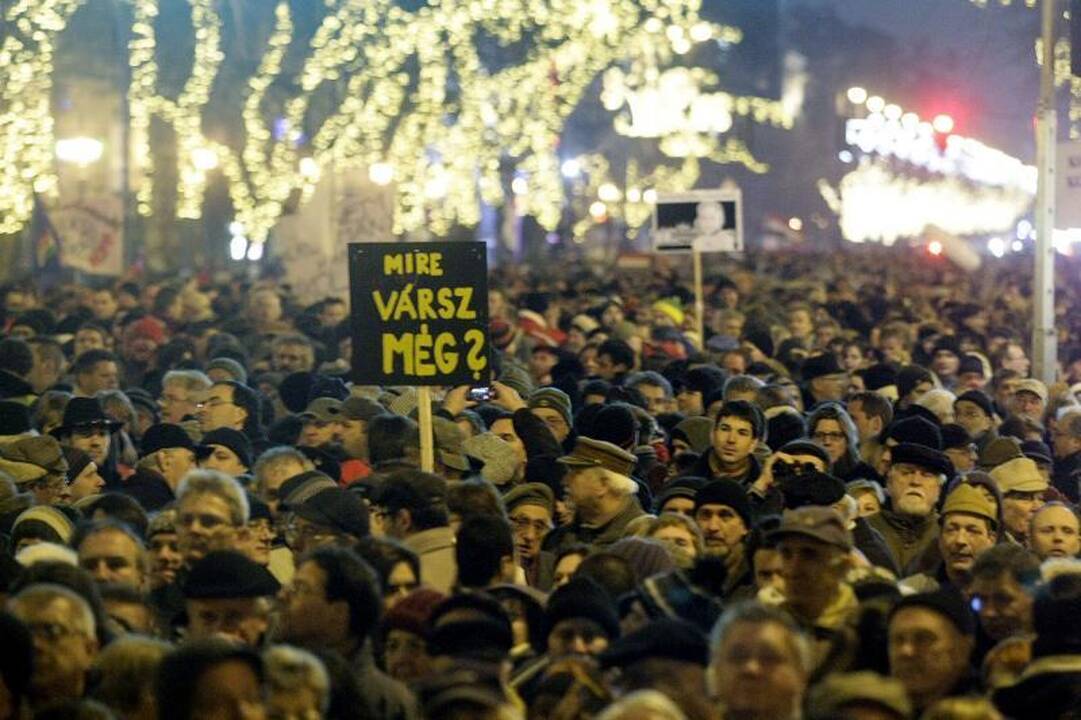 Vengrijoje vyko masiniai protestai prieš naująją konstituciją