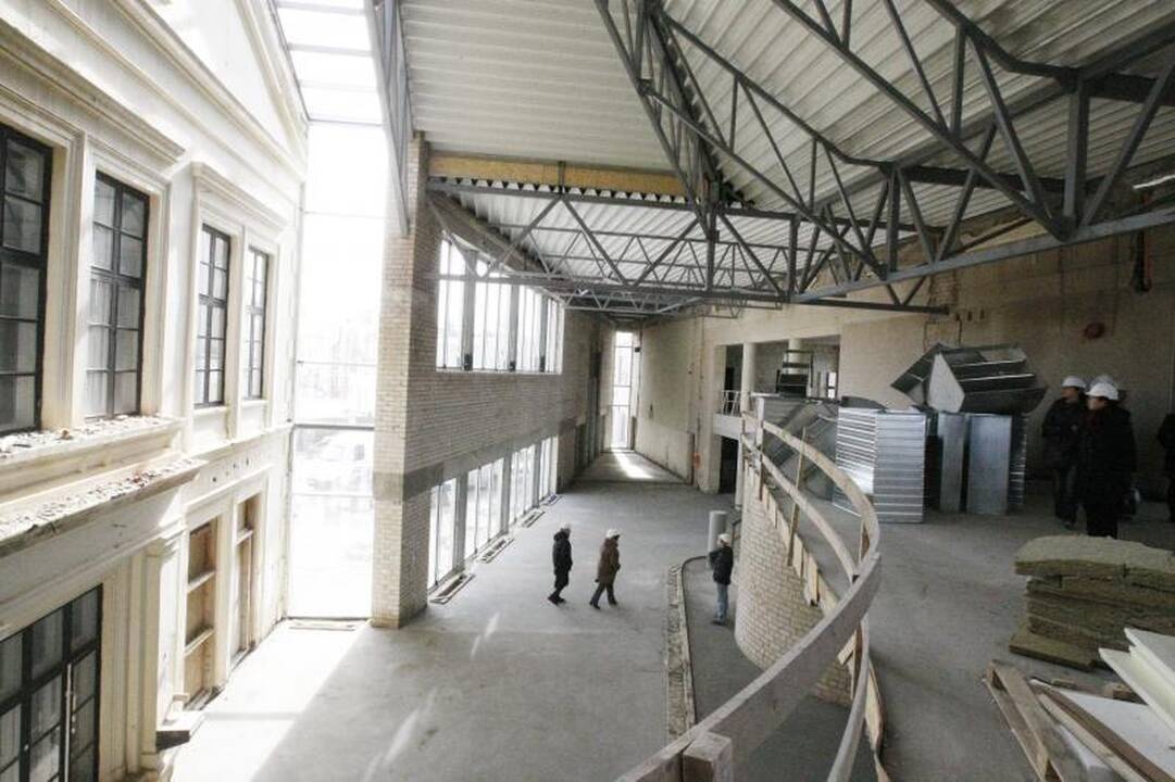 Klaipėdiečiai aktyviai rinkosi į statybos aikštele virtusį teatrą