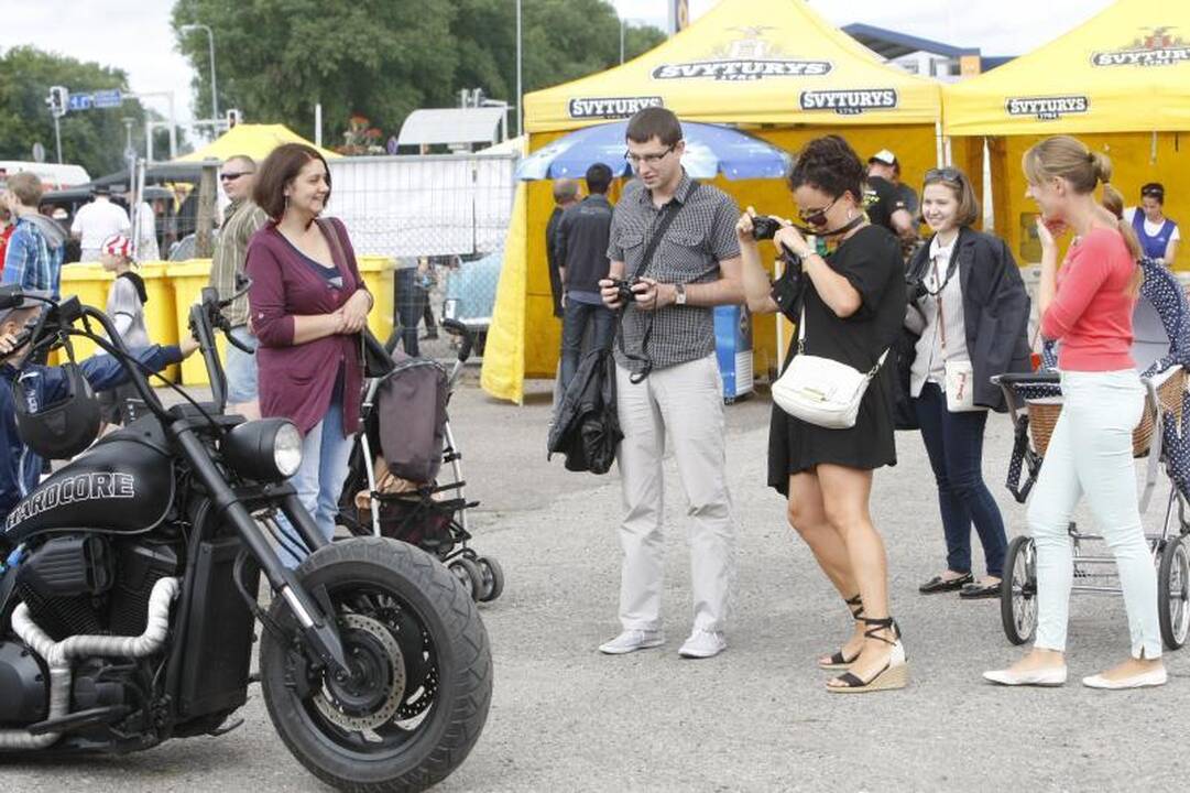 Palangą okupavo amerikietiški automobiliai
