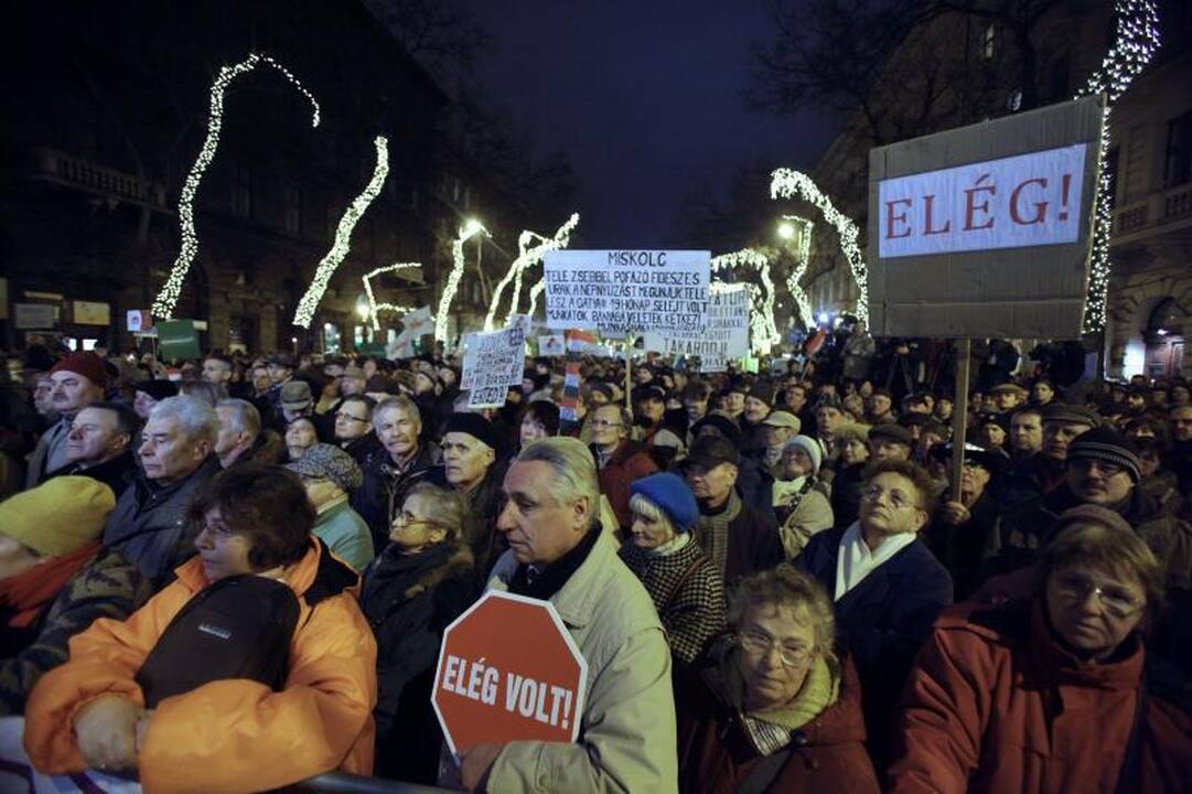 Vengrijoje vyko masiniai protestai prieš naująją konstituciją
