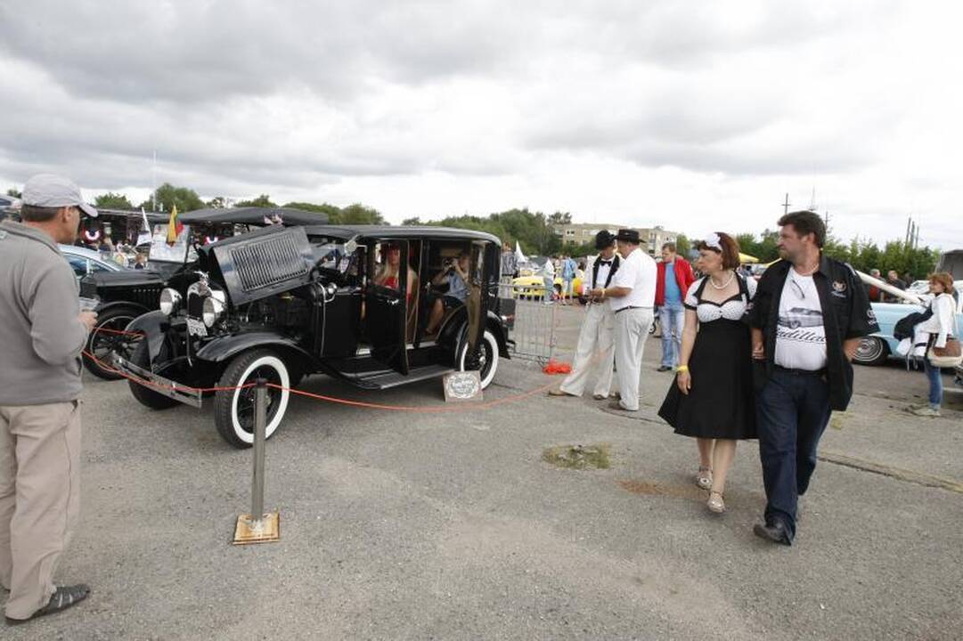Palangą okupavo amerikietiški automobiliai